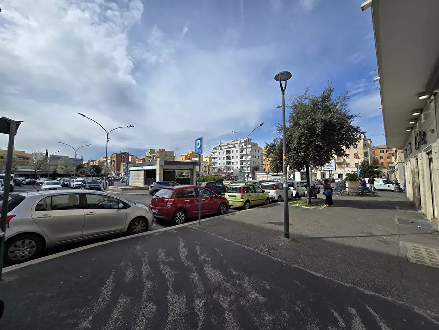 Immagine 16 di Locale commerciale in affitto  in Piazza dei Mirti 16 a Roma