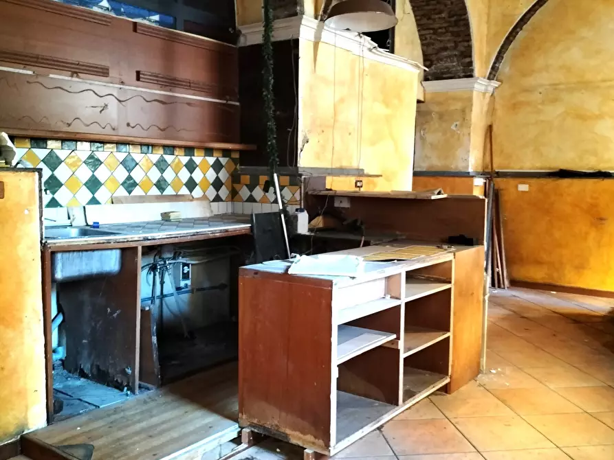 Immagine 16 di Locale commerciale in affitto  in via dei volsci a Roma