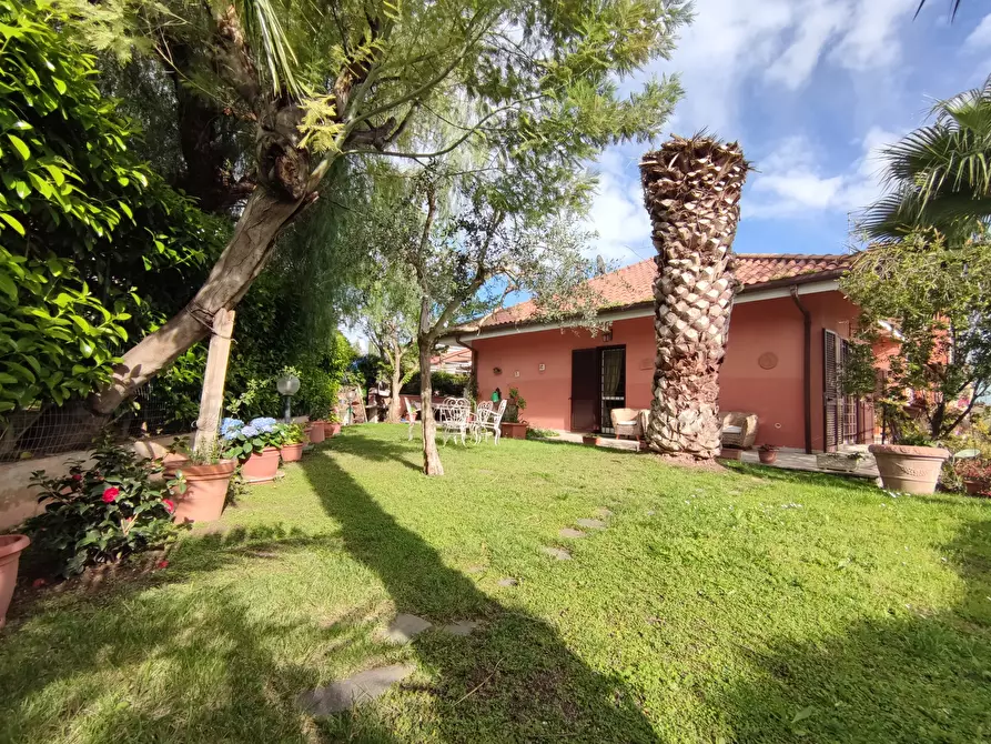 Immagine 1 di Casa bifamiliare in vendita  in Via Corona Australe 3 a Guidonia Montecelio