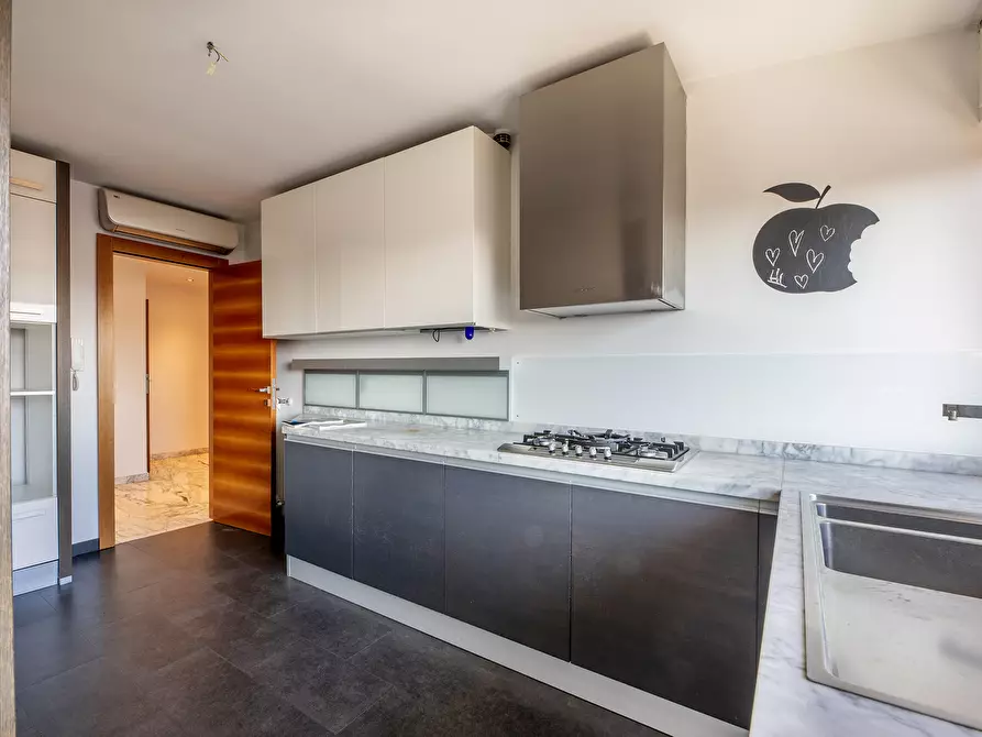 Immagine 15 di Trilocale in vendita  in Via Pietro Mascagni a Roma