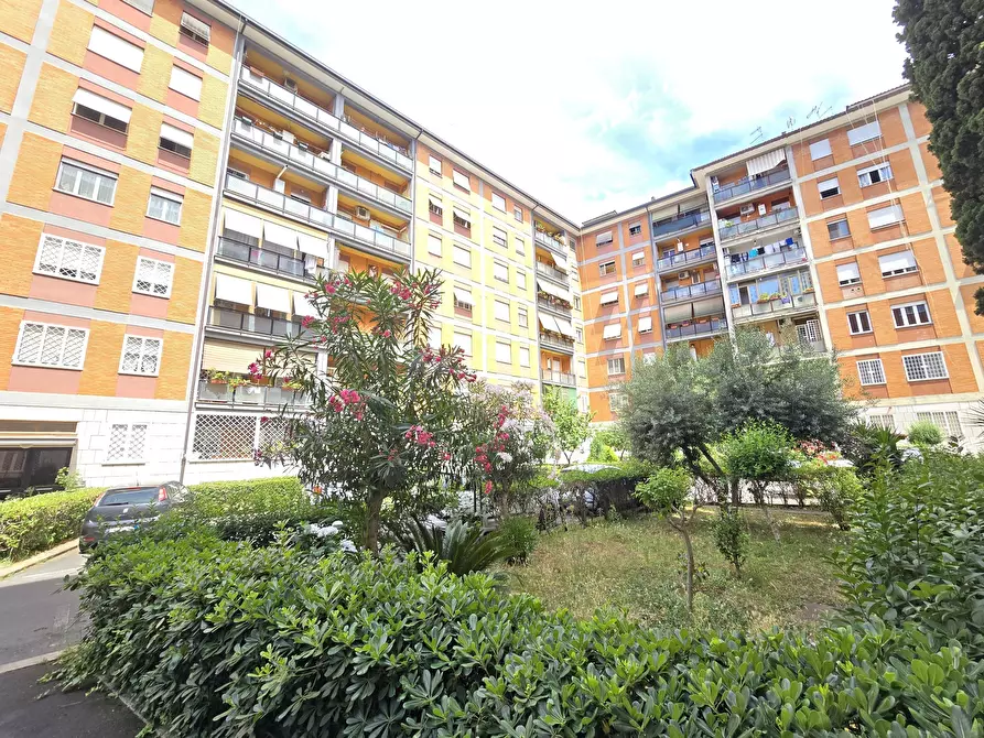 Immagine 30 di Quadrilocale in vendita  in Viale dei Romanisti 127 a Roma