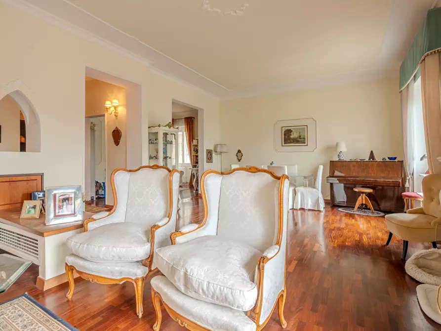 Immagine 12 di Pentalocale in vendita  in Via Nerola 16 a Roma