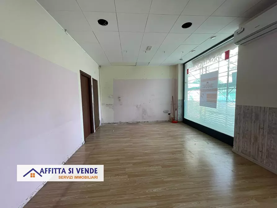 Immagine 14 di Locale commerciale in affitto  in Largo Dicone a Siracusa