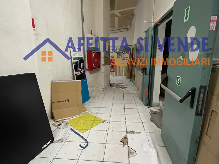 Immagine 8 di Locale commerciale in affitto  in Via Tevere 72 a Siracusa