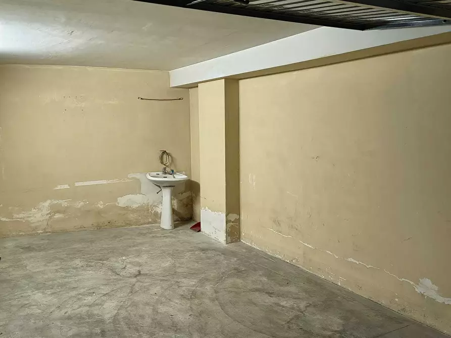 Immagine 2 di Garage in affitto  a Pescara