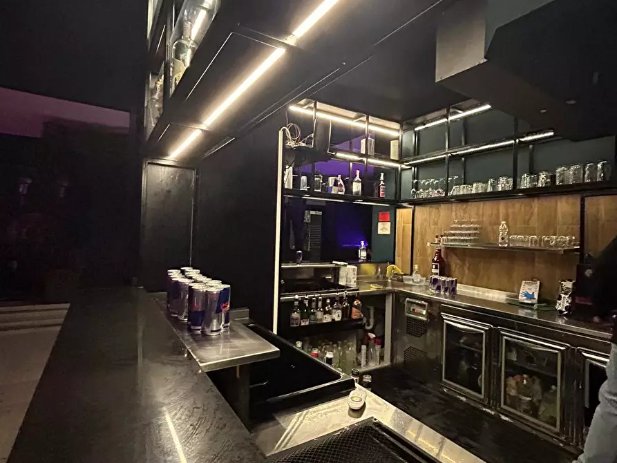 Immagine 5 di Attività commerciale in vendita  a Pescara