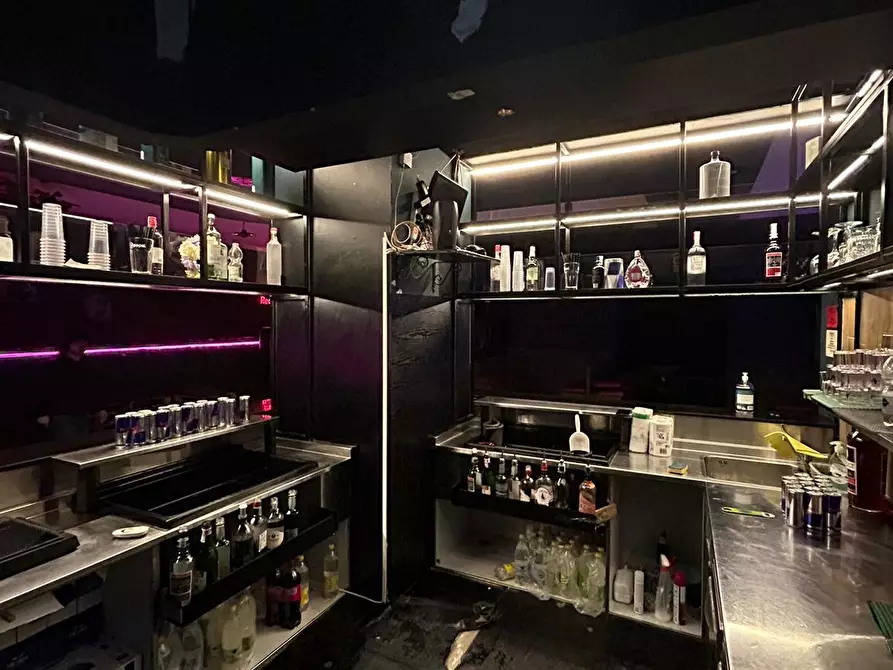 Immagine 4 di Attività commerciale in vendita  a Pescara