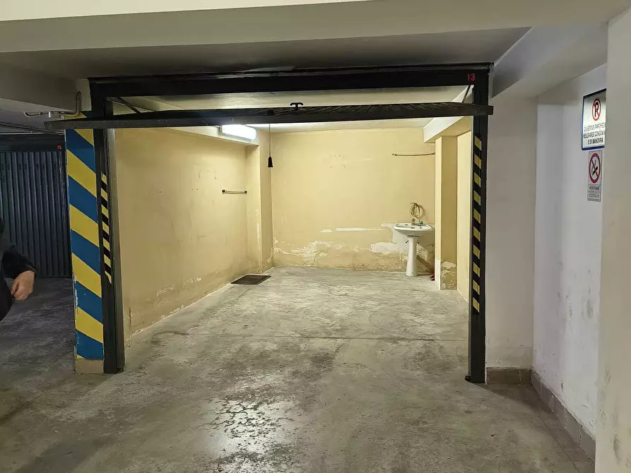 Immagine 1 di Garage in affitto  a Pescara