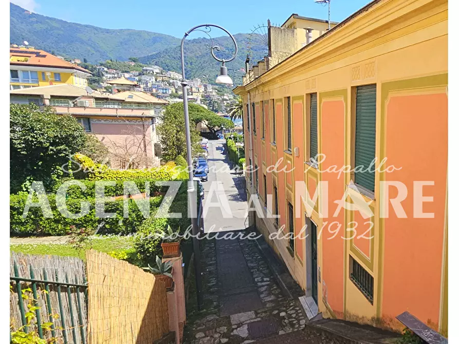 Immagine 1 di Trilocale in vendita  in Via Privata Macera 18 a Rapallo
