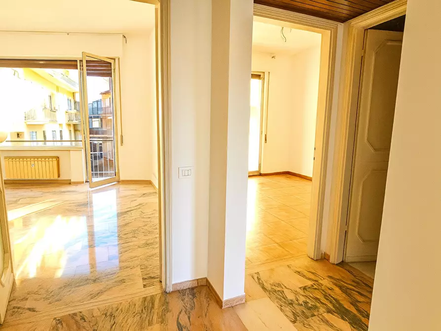 Immagine 12 di Trilocale in vendita  a Rapallo