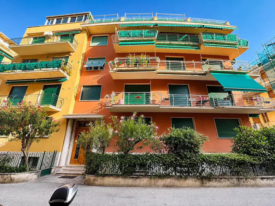 Immagine 1 di Trilocale in vendita  a Rapallo