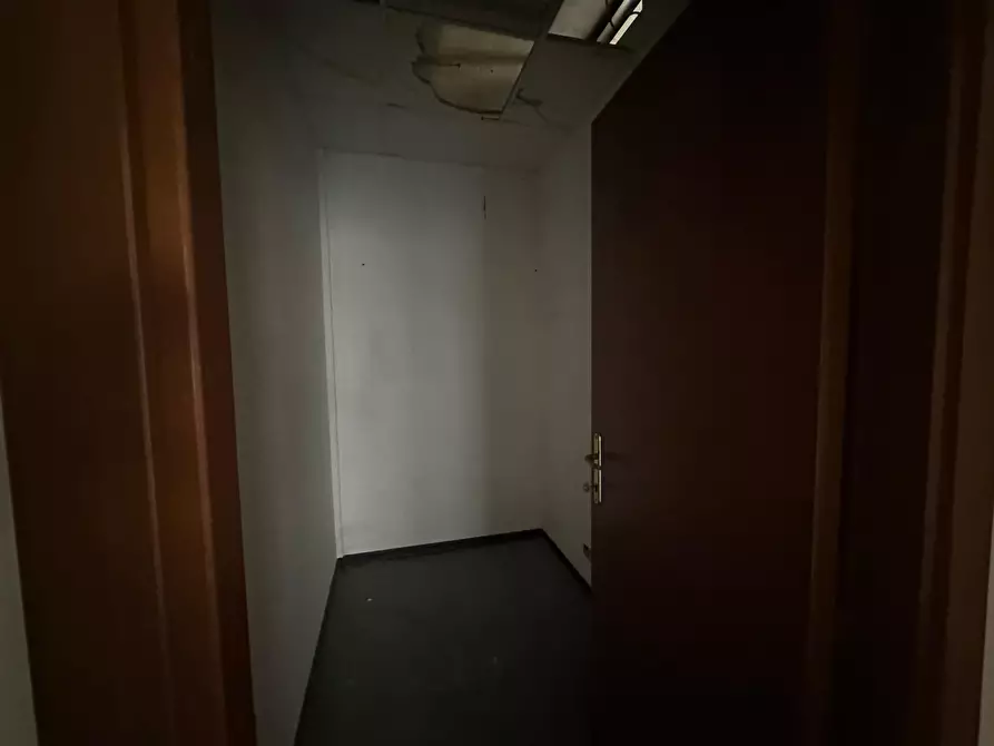 Immagine 11 di Ufficio in affitto  in Via Monte Giberto 133 a Roma