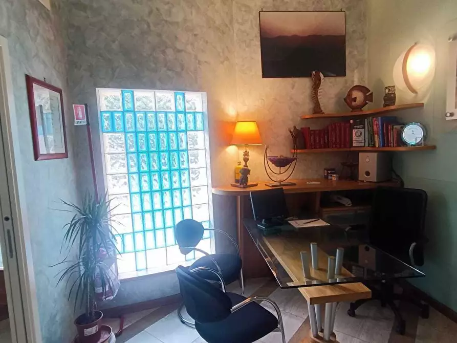 Immagine 5 di Locale commerciale in affitto  a Fara In Sabina