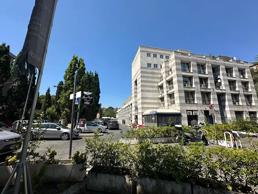 Immagine 25 di Ufficio in affitto  in Via Monte Giberto 133 a Roma