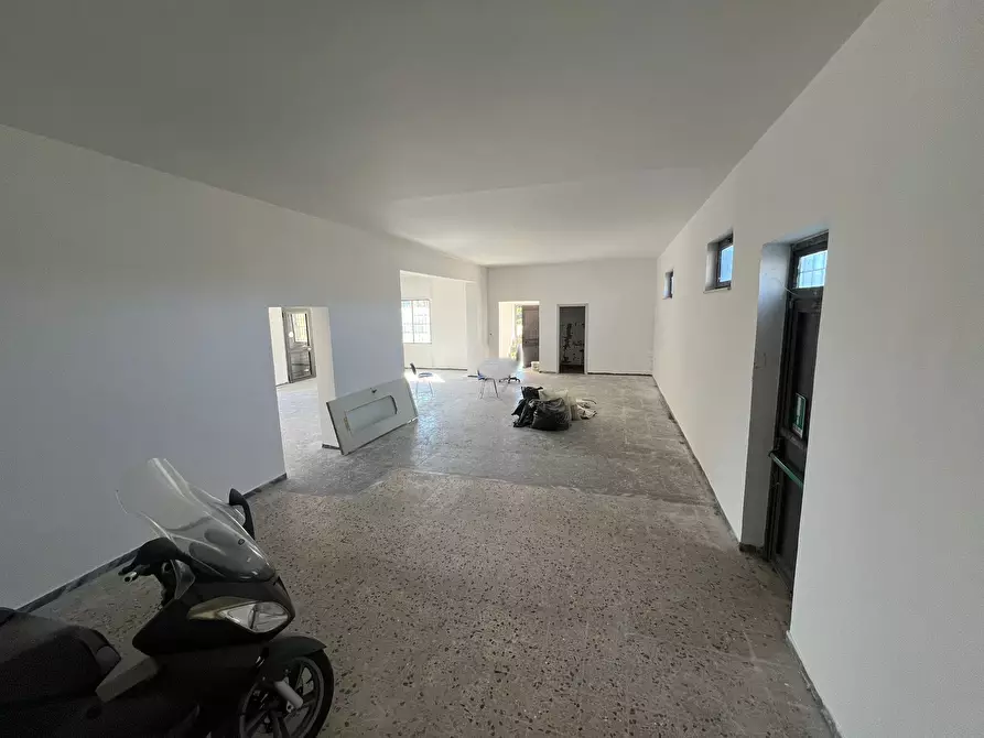 Immagine 14 di Locale commerciale in vendita  a Fiano Romano