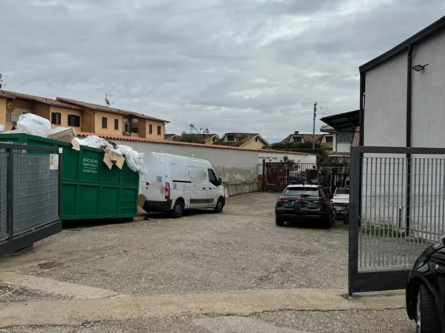 Immagine 2 di Attività artigianale in vendita  a Capena