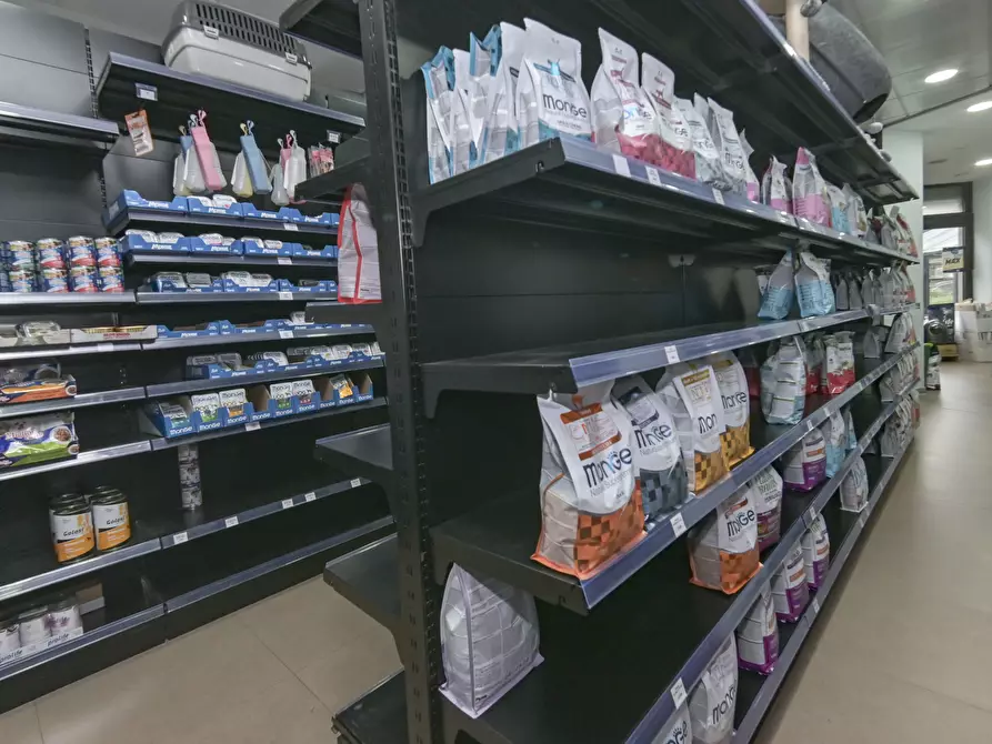 Immagine 14 di Locale commerciale in affitto  in piazza respighi 5 a Torino