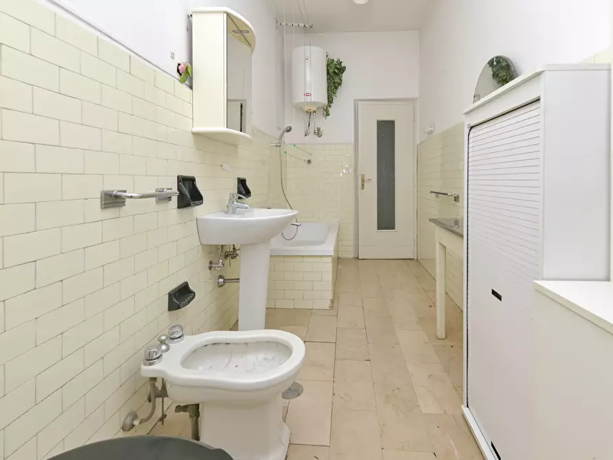 Immagine 38 di Quadrilocale in vendita  in via Rosta 1 bis a Torino