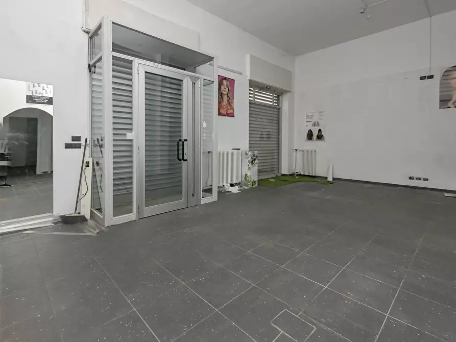 Immagine 4 di Locale commerciale in vendita  in via emanuel 22 a Torino