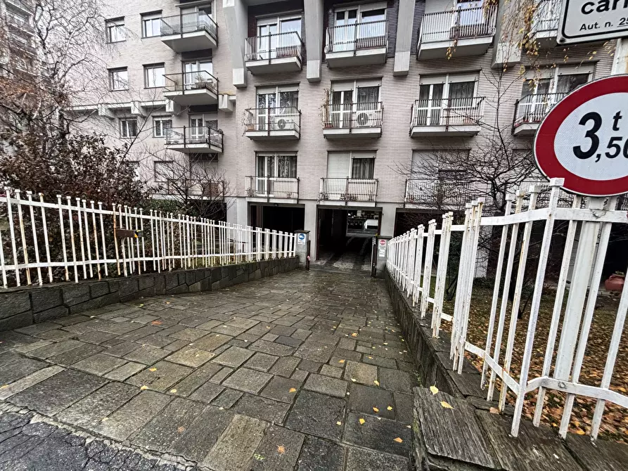 Immagine 10 di Garage in affitto  in CORSO MONTECUCCO 85 a Torino