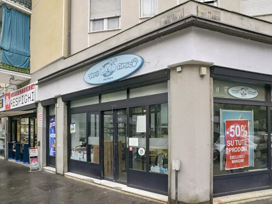 Immagine 3 di Locale commerciale in affitto  in piazza respighi 5 a Torino