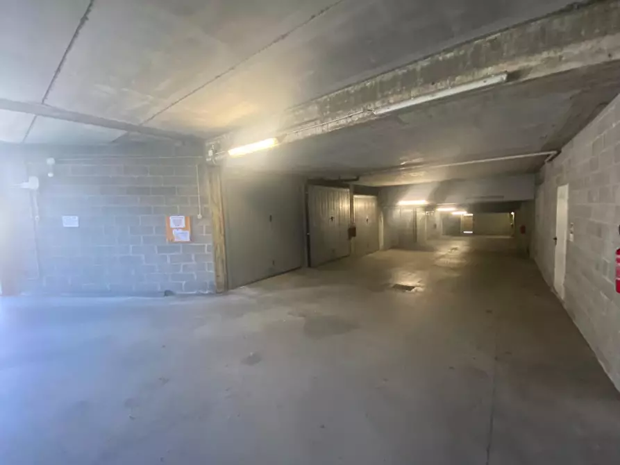 Immagine 4 di Garage in vendita  in via Tornafol a Chatillon