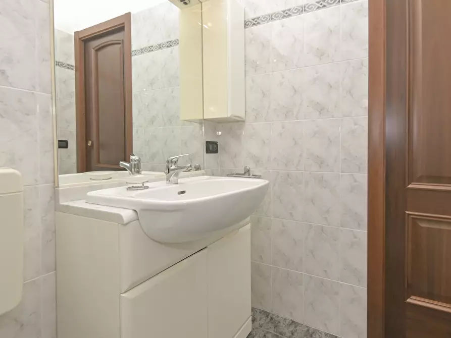 Immagine 38 di Quadrilocale in vendita  in strada del villaretto 204 a Torino