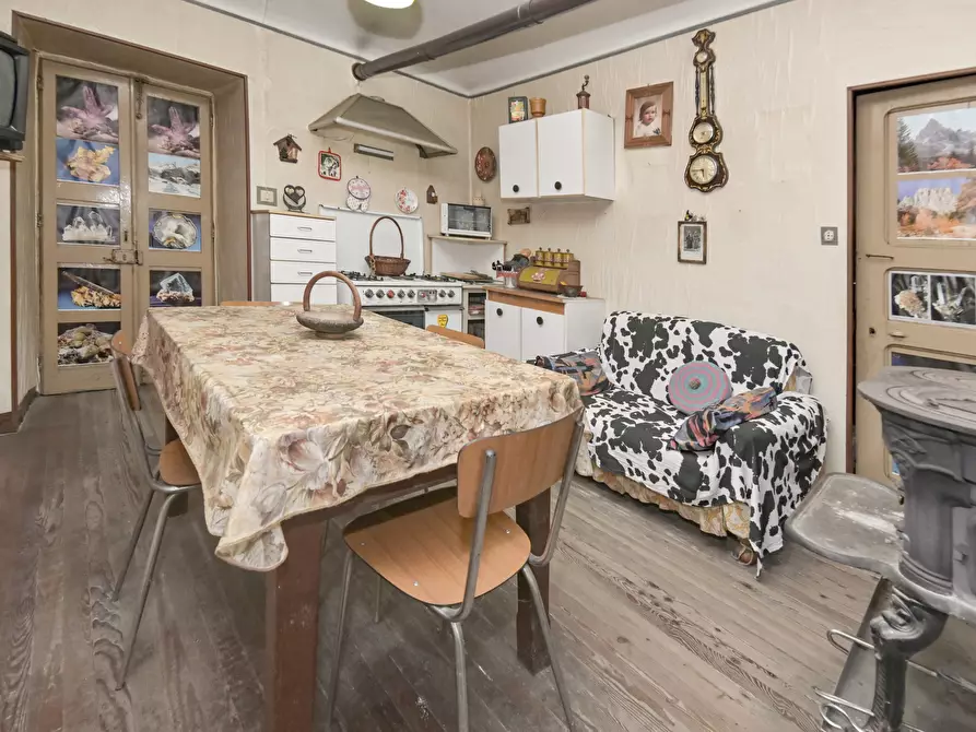 Immagine 25 di Pentalocale in vendita  in via torino 4 a Lemie