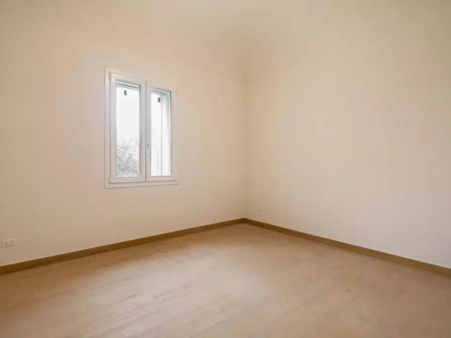 Immagine 18 di Villa in vendita  a Cascina