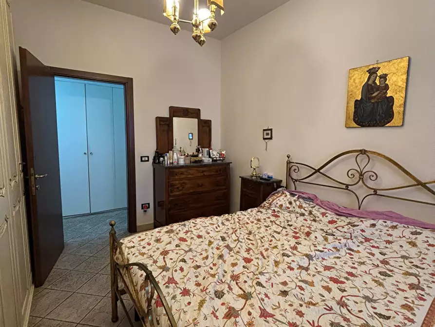 Immagine 2 di Villa in vendita  a Pisa