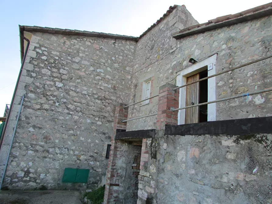 Immagine 8 di Rustico / casale in vendita  a Baschi