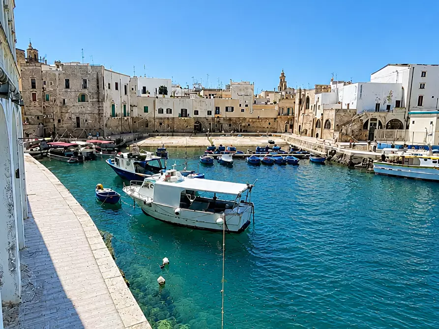 Immagine 30 di Trilocale in vendita  in Via Orazio Comes 38 a Monopoli