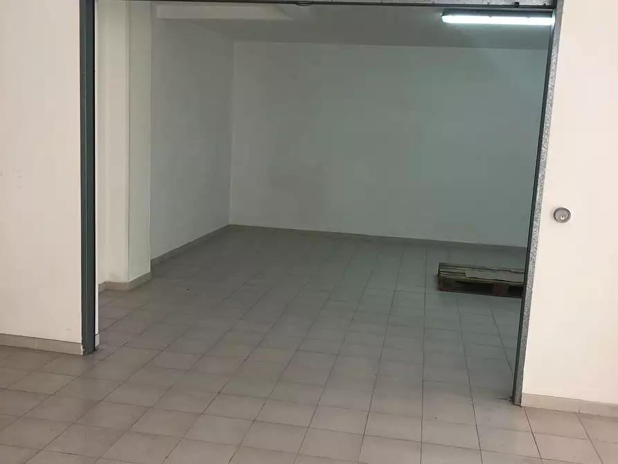 Immagine 2 di Garage in vendita  in Via Ludovico Ariosto 29 a Monopoli