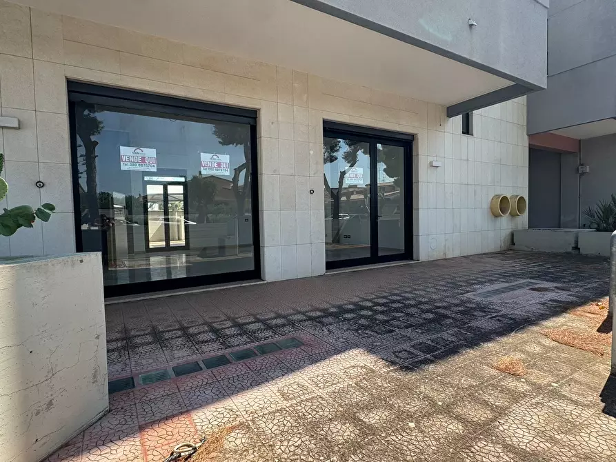 Immagine 2 di Locale commerciale in vendita  in VIA VITTORIO VENETO a Monopoli