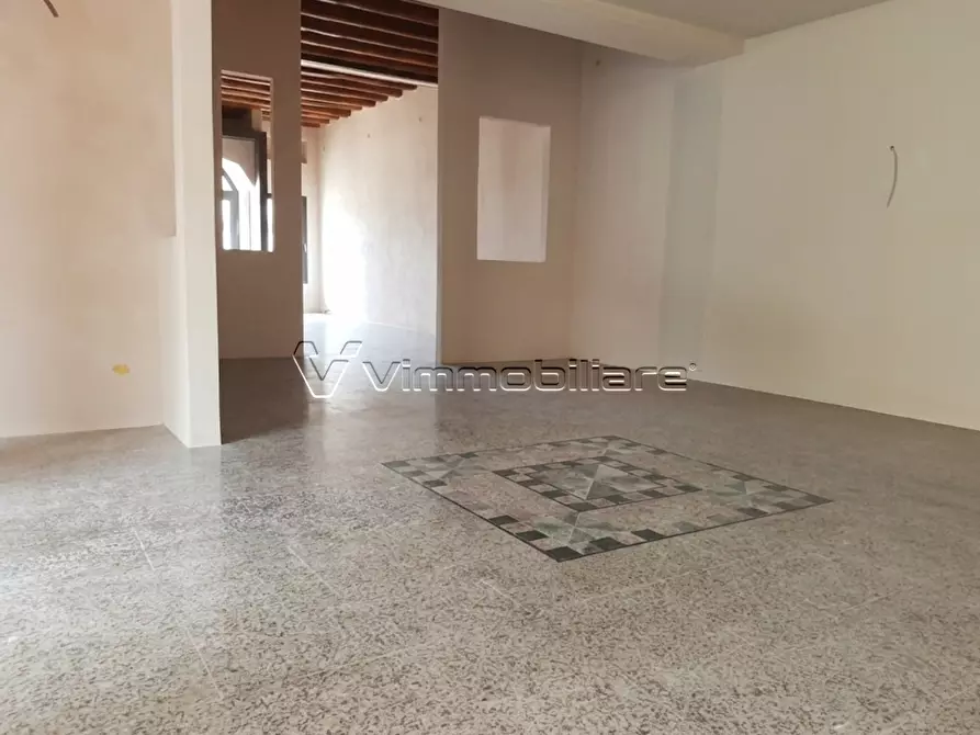 Immagine 4 di Locale commerciale in affitto  in via Roma a Noventa Vicentina