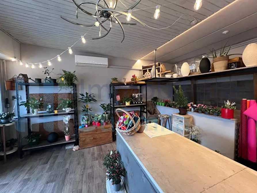 Immagine 11 di Attività commerciale in vendita  a Bologna