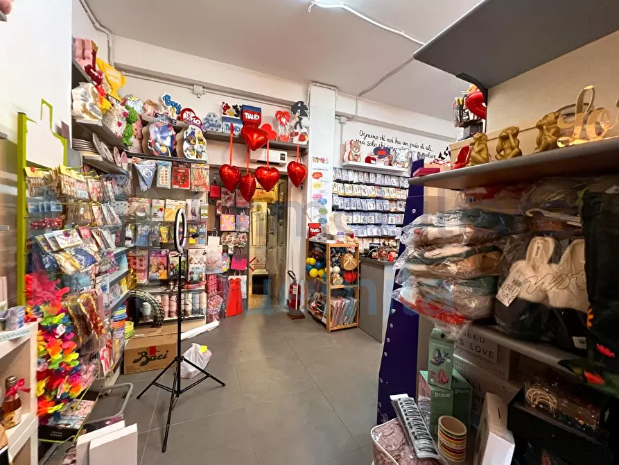 Immagine 9 di Attività commerciale in vendita  a Bologna