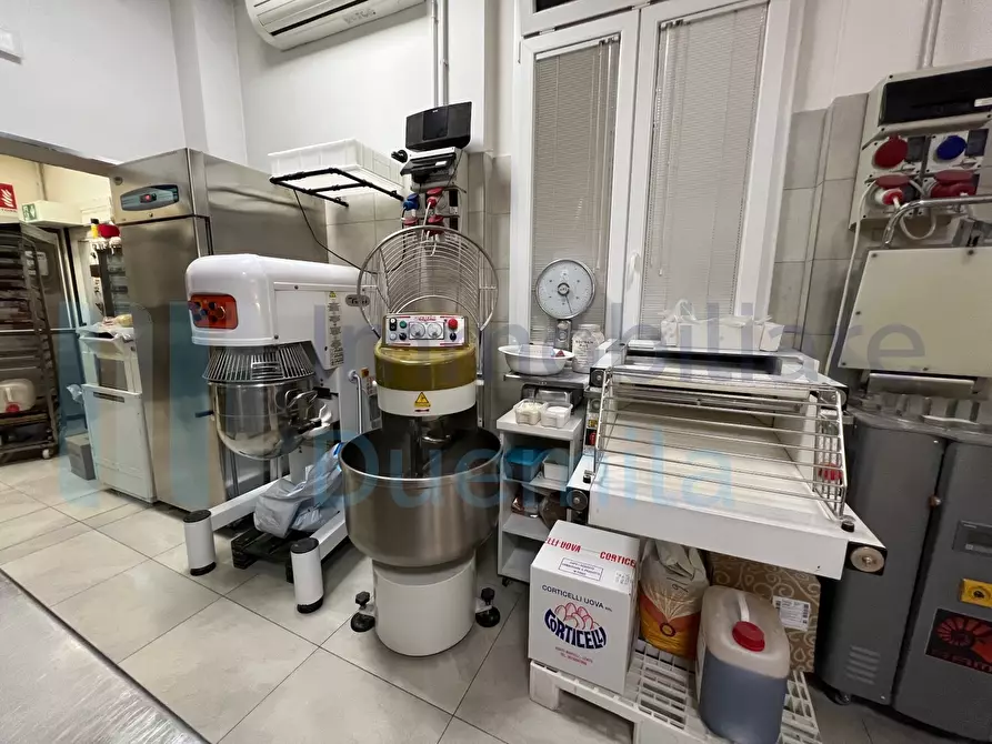 Immagine 12 di Attività artigianale in vendita  a Bologna