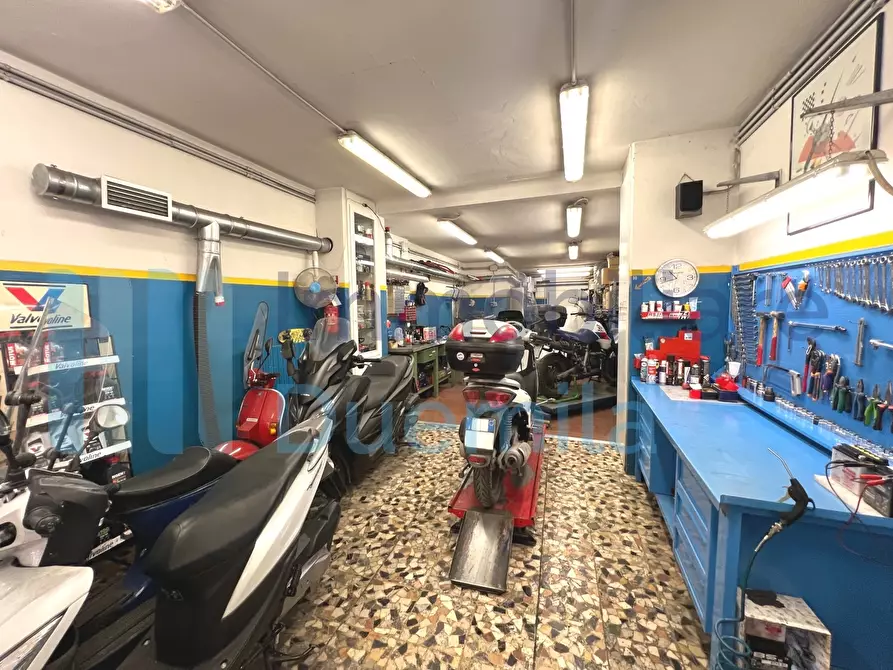 Immagine 1 di Attività artigianale in vendita  a Bologna