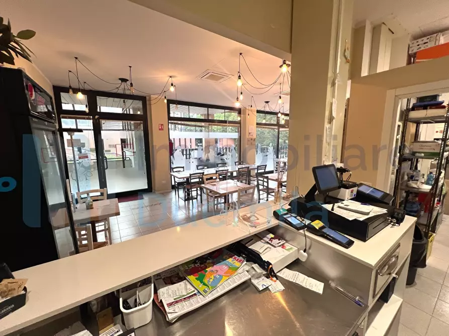 Immagine 9 di Locale commerciale in vendita  a Casalecchio Di Reno