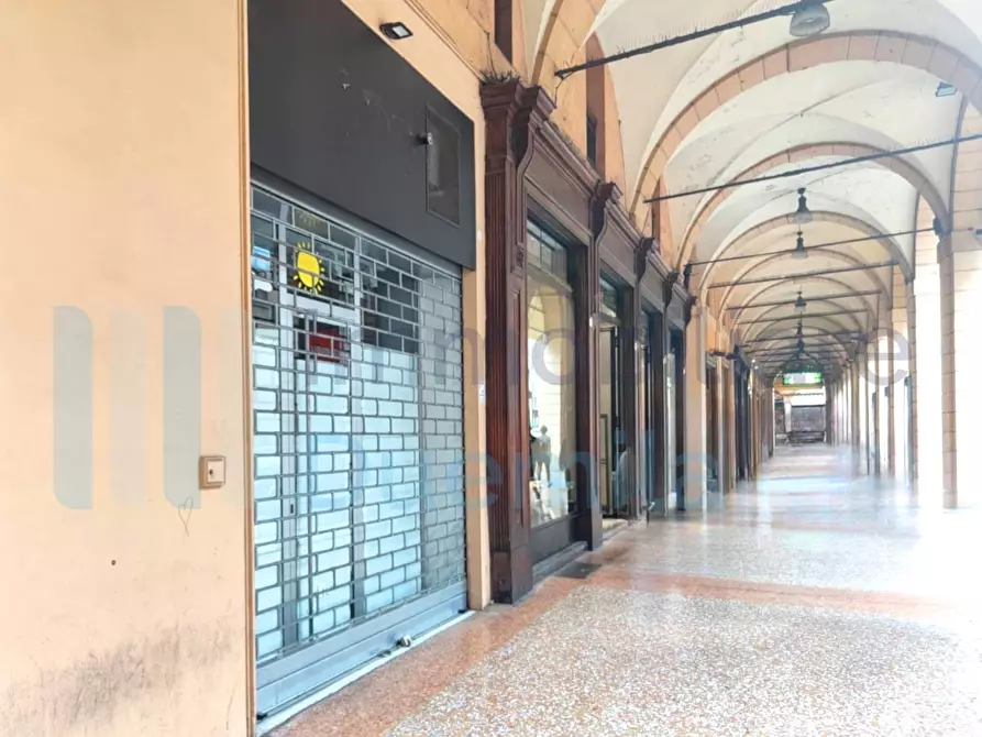 Immagine 10 di Locale commerciale in affitto  a Bologna
