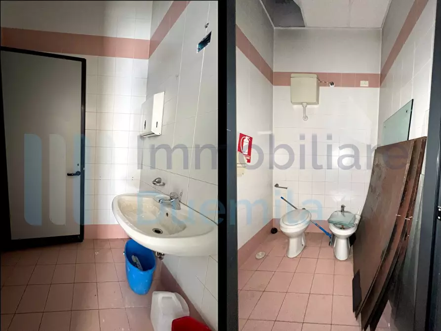 Immagine 15 di Locale commerciale in affitto  a Bologna