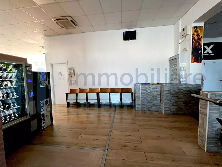 Immagine 19 di Locale commerciale in affitto  a Sant'agata Bolognese