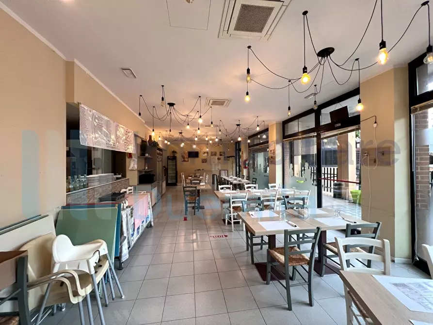 Immagine 3 di Locale commerciale in vendita  a Casalecchio Di Reno