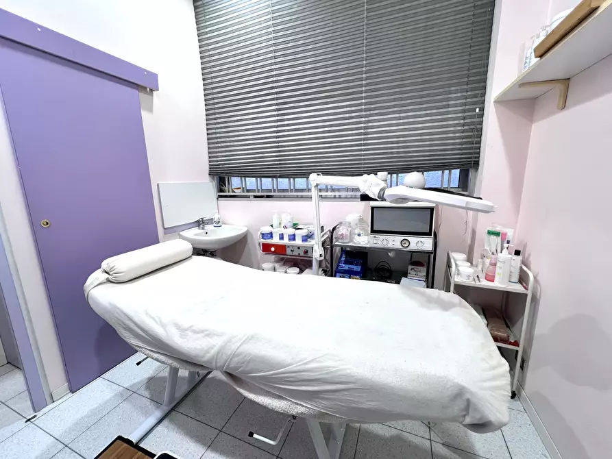 Immagine 9 di Attività artigianale in vendita  a Bologna