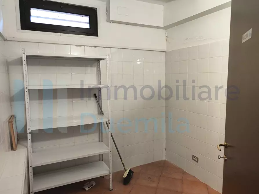 Immagine 9 di Locale commerciale in vendita  a Zola Predosa