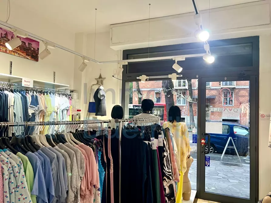 Immagine 11 di Attività commerciale in vendita  a Bologna