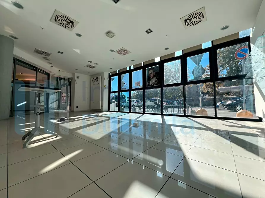 Immagine 6 di Locale commerciale in affitto  a Bologna