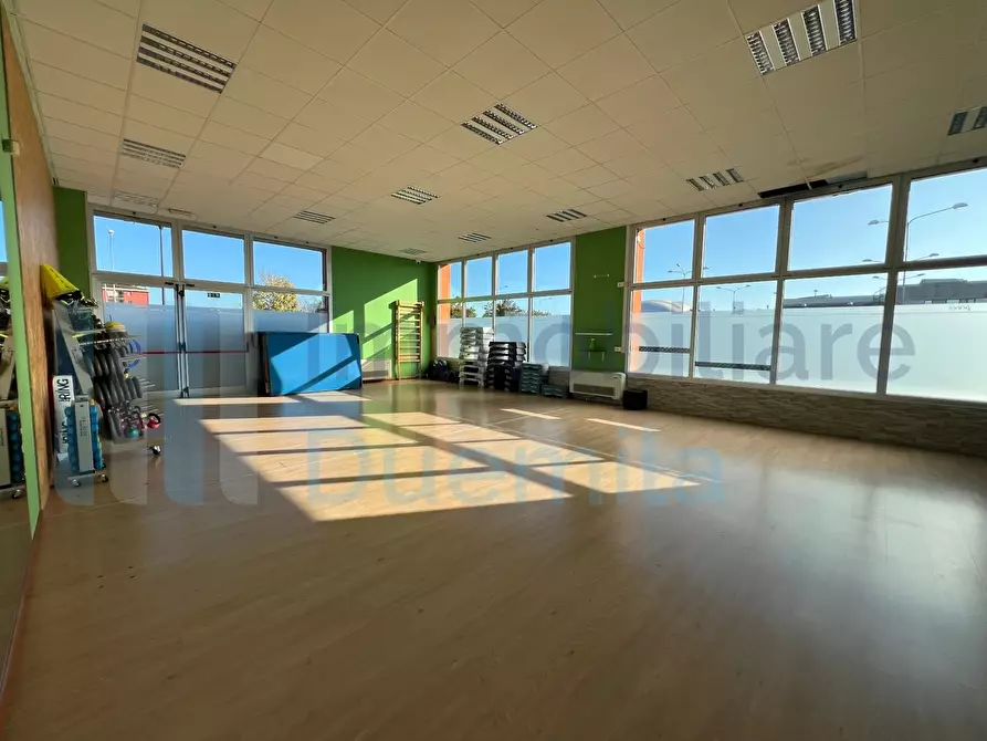 Immagine 14 di Locale commerciale in affitto  a Sant'agata Bolognese