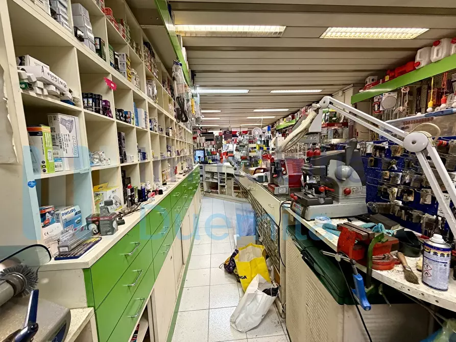 Immagine 12 di Attività commerciale in vendita  a Bologna